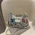 Borsa a spalla vintage in tela jacquard con fiori colorati e catena in argento - Bianco