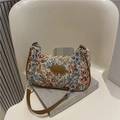 Borsa a mezzaluna in jacquard floreale con finiture in pelle marrone e catena argento - Marrone