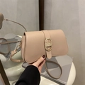 Bolso baguette beige con correa ajustable y hebilla de metal dorado elegante - Caqui