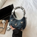Sac hobo en jean bleu marine avec papillons argentés et poignée plissée - Bleu foncé