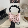 Borsa a mano rosa in tela pieghettata con ricami di fiocchi neri e manici in pelle - Rosa (Senza Ciondolo)