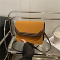 Modische Umhängetasche in Gelb und Braun mit Wildleder-Patchwork und dünnem Riemen - Braun