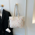 Borsa tote bianca con stampe di orsetti e cuori colorati e lunghi spallacci sottili - Bianco