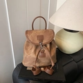 Zaino retrò in pelle scamosciata marrone da donna con finiture in pelle e coulisse - Marrone
