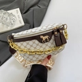 Bolso de pecho tipo montura estampado blanco y marrón con logo de caballo dorado y correa - Blanco