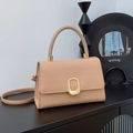 Schicke aprikosenfarbene Handtasche mit Krokodilmuster, Goldteilen und Schultergurt - Khaki