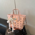 Pink bucket bag with bear patterns, crossbody strap and pearl lace bow charm - With Pendant / Pink