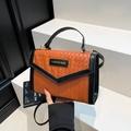 Sac à main tissé orange avec bordures noires et bandoulière réglable chic - Marron