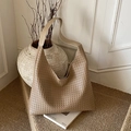 Beige geflochtene Tragetasche aus Leder mit breitem Schultergurt im minimalen Retro-Stil - Gewebtes Zweiteiliges Set (Mit Untertasche) / Khaki
