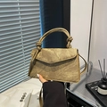 Vintage-Handtasche aus Denim in Gelbbraun mit Knotengriff und Schulterriemen - Braun