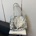 Silberne Pailletten-Tasche mit gewebten Griffen und modernem Metallic-Finish - Silber