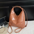 Braune Vintage-Tasche aus Kunstleder mit Kreuznähten für den täglichen Arbeitsweg - Mit Anhänger / Braun