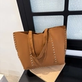 Brown suede tote bag with silver rivets and long shoulder straps for a retro style - Brown