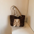 Bolso tote de leopardo retro con adorno de osito de peluche 3D y correas de cuero - Marrón