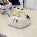 Riñonera de pana blanco roto con diseño de múltiples cremalleras y correa ajustable - Blanco Roto