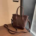 Bolso tipo cubo retro marrón oscuro en cuero PU plisado con dos asas superiores - Marrón