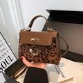Borsa a mano in pelle marrone con stampa leopardata e chiusura a girello oro - Marrone