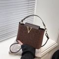 Modische Beuteltasche mit Leopardenmuster, goldener V-Schnalle und braunem Ledergurt - Braun