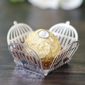Eleganter weißer lasergeschnittener Vogelkäfig-Schokoladenkarton für Hochzeitsgeschenke - Reflektierendes Silber