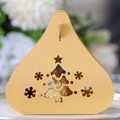 Boîte cadeau triangle dorée sapin de Noël avec motifs de flocons découpés au laser - Doré