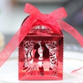 Scatola per bomboniere tagliata al laser rossa con silhouette a cuore e fiocco - Rosso Riflettente Doppio Lato