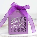Boîte à bonbons violette ajourée motif flocon avec un élégant nœud en ruban - Violet foncé