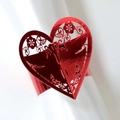 Rond de serviette rouge brillant en forme de cœur avec un motif élégant ajouré - Rouge Vif Réfléchissant