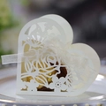 Elegante scatola porta confetti a cuore bianca con intaglio laser e nastro per nozze - Avorio
