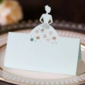 Elegante hellblaue lasergewalzte Platzkarte für Hochzeiten und festliche Tischdekoration - Perlhellblau