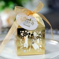 Scatola per caramelle nuziale dorata a specchio tagliata al laser con sposi e nastro - Oro Riflettente