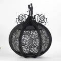 Lanterna in carta nera tagliata al laser con motivi a rose e silhouette di sposi decorativa - Nero