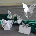 Weißes lasergeschnittenes Schmetterling Hochzeit Set mit Tischkarte, Geschenkbox und Serviettenring - Süßigkeiten Box Platzkarte Becherkarte Serviettenring 3D Wandaufkleber Set / Weiß