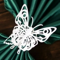 Rond de serviette papillon blanc découpé au laser sur un tissu en satin vert foncé chic - Blanc