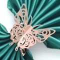 Servilletero de mariposa calada en oro rosa con patrones geométricos cortados a láser - Oro Rosa Espejo