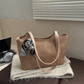 Braune Leder-Tote-Tasche mit elegantem Blumenschal-Griff für das Büro-Pendeln - Khaki