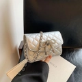 Bolso bandolera plateado acolchado con lazo de strass y correa de cadena chic - L / Plateado