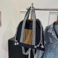 Mochila versátil de nailon negro y caqui con correas grises y cordón de cuadros - Negro