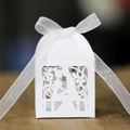 Elegante scatola nuziale bianca tagliata al laser con silhouette e nastro in organza - Bianco
