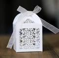 Elegante scatola per bomboniere bianca tagliata al laser con motivi floreali e nastro - Bianco