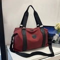 Bolso de viaje granate de gran capacidad con correa negra y asas superiores - Rojo