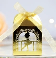 Détail d'une boîte à bonbons dorée ajourée avec silhouette de ballerine et ruban - Or Réfléchissant