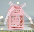 Rosa lasergeschnittene Hochzeit-Geschenkbox mit Kronenmotiv und Satin-Schleife - Rosa