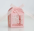 Rosa lasergeschnittene Süßigkeitenschachtel mit Kreuzmuster und Schleife für Hochzeiten - Rosa