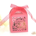 Elegante scatola per confetti rossa traforata al laser con nastro per matrimoni - Rosso Perlato