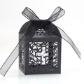 Elegante caja de dulces negra cortada con láser con diseño de cruz hueca y cinta negra - Negro Caqui