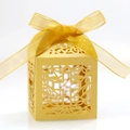 Caja de regalo dorada cortada por láser con diseño de cruz y lazo de organza - Dorado