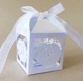Scatola di caramelle con taglio laser a motivo pecora e fiocco in nastro bianco - Bianco