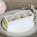 Elegante scatola regalo bianca con fiocco di neve traforato e interno dorato per dolciumi - Bianco