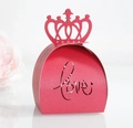 Rosa lasergeschnittene Geschenkbox mit Kronendesign für Hochzeitsbonbons und Geschenke - Perlrot