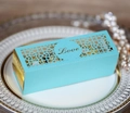 Tiffanyblaue und goldene lasergeschnittene 'Love' Süßigkeitenbox für Hochzeiten - Türkisblau